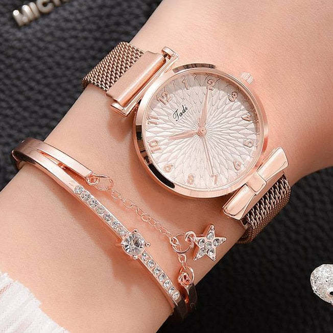 Women&#039;s Digital Watch Comes with Personalized Fashion Bracelet Gift Watch