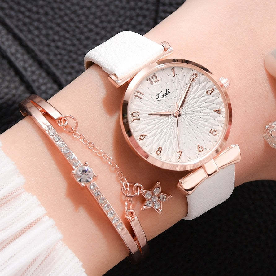 Women&#039;s Digital Watch Comes with Personalized Fashion Bracelet Gift Watch