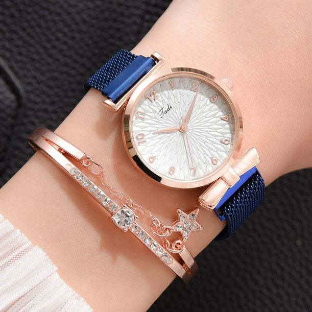Women&#039;s Digital Watch Comes with Personalized Fashion Bracelet Gift Watch