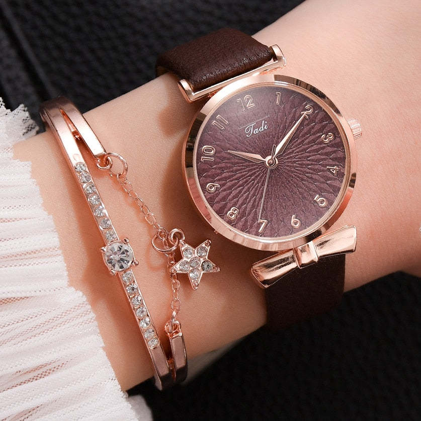 Women&#039;s Digital Watch Comes with Personalized Fashion Bracelet Gift Watch