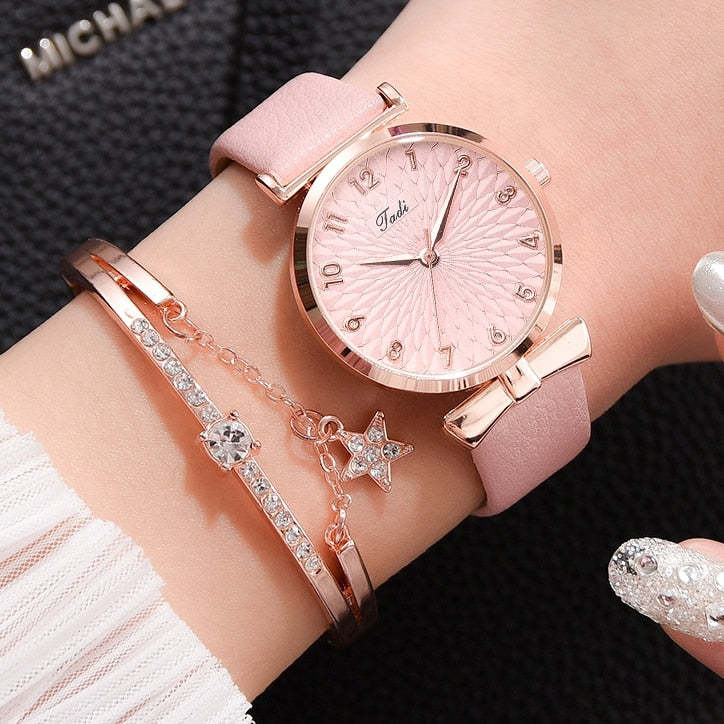 Women&#039;s Digital Watch Comes with Personalized Fashion Bracelet Gift Watch