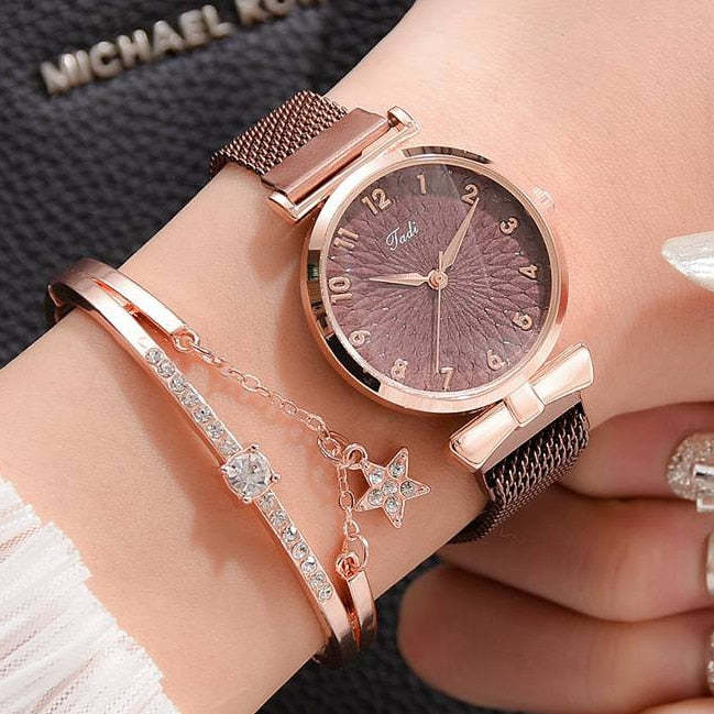 Women&#039;s Digital Watch Comes with Personalized Fashion Bracelet Gift Watch