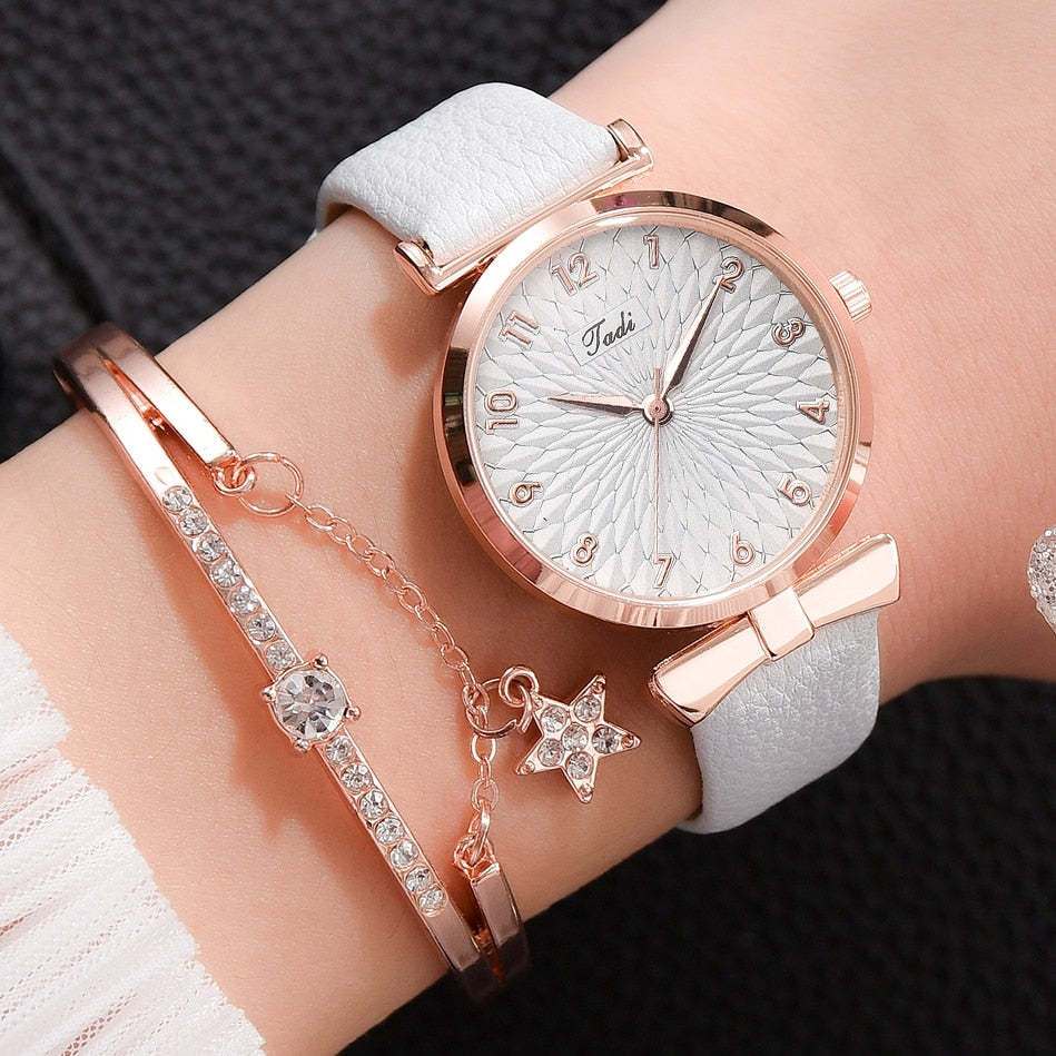 Women&#039;s Digital Watch Comes with Personalized Fashion Bracelet Gift Watch