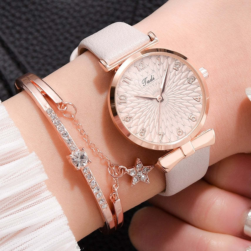 Women&#039;s Digital Watch Comes with Personalized Fashion Bracelet Gift Watch