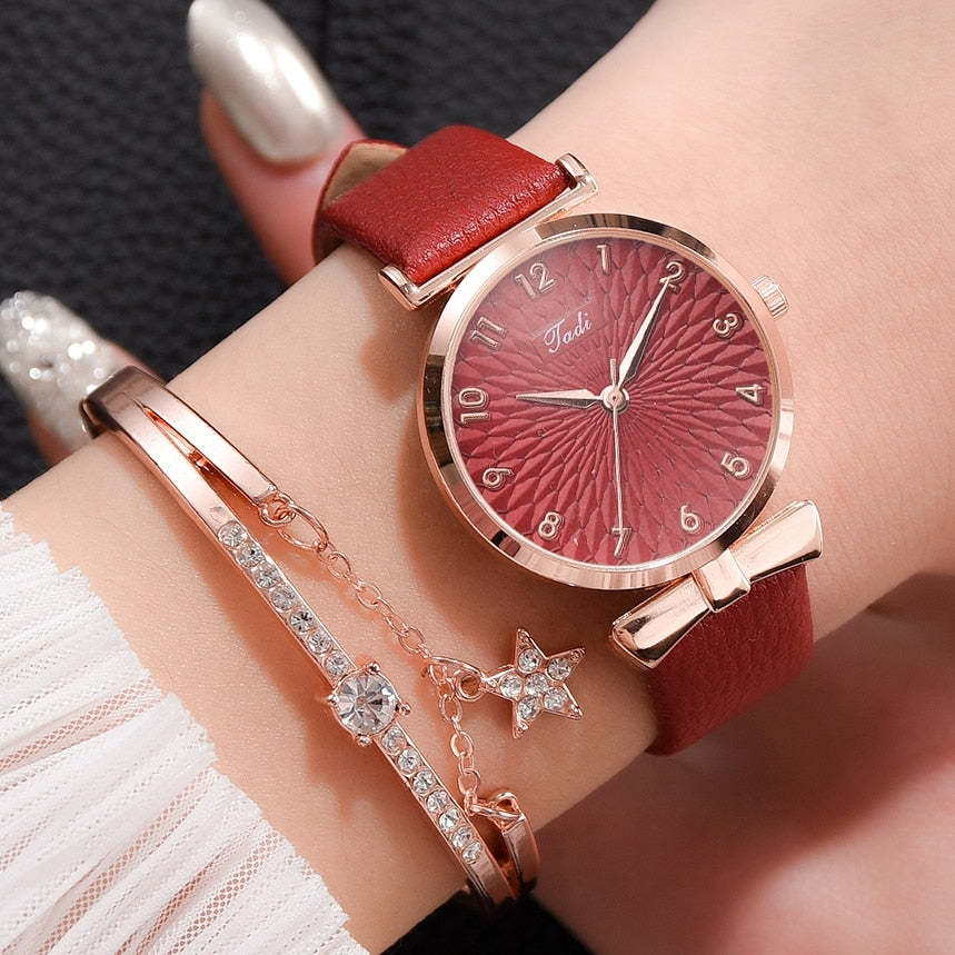Women&#039;s Digital Watch Comes with Personalized Fashion Bracelet Gift Watch